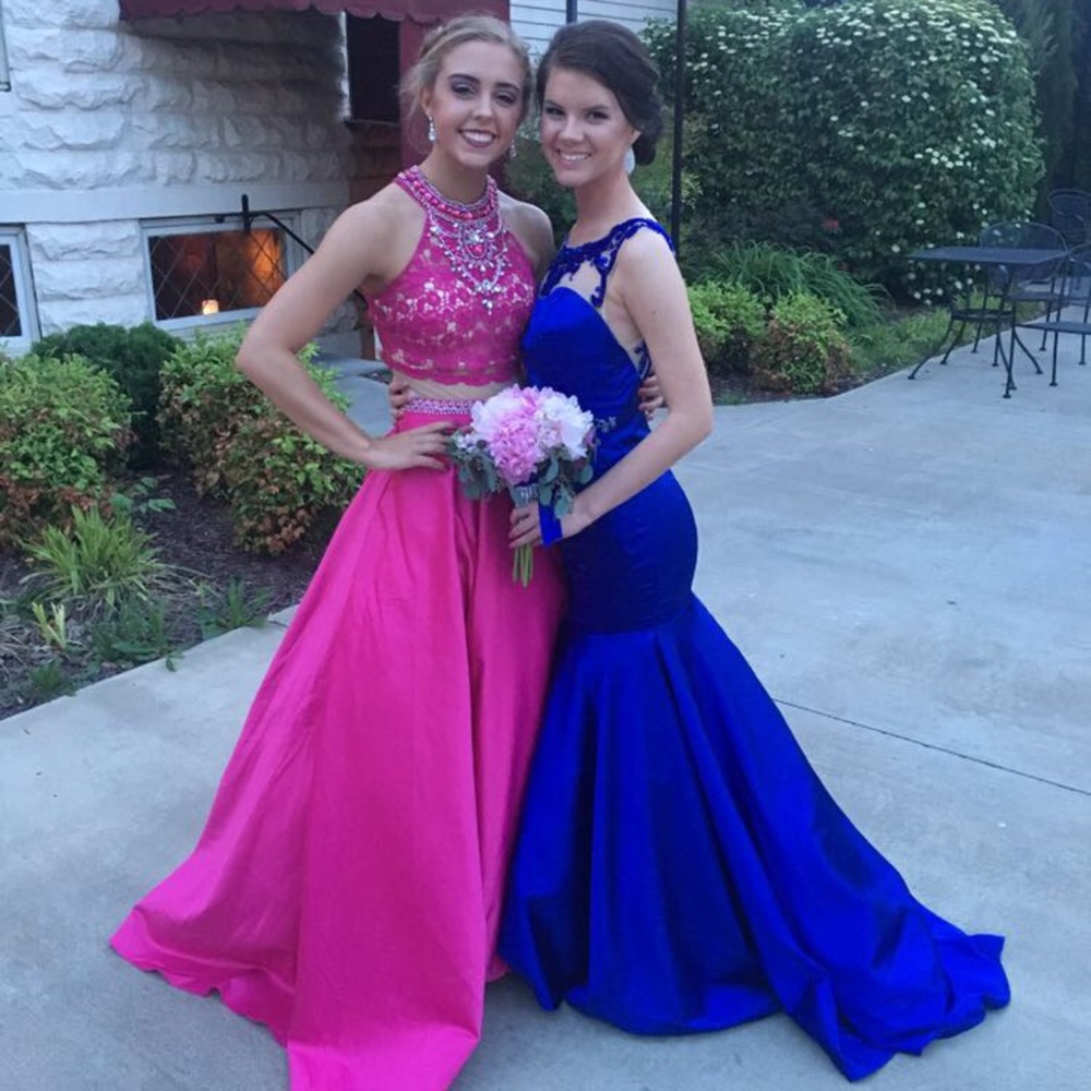 Open back w train, royal blue prom dress. Size 2-4